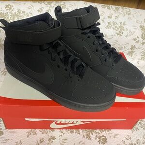 Nike Court Borough Mid 2